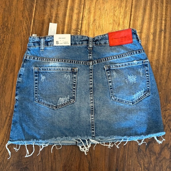 💙❤️🤍Zara Disney Mini Skirt 🤍💙❤️ - Picture 2 of 5